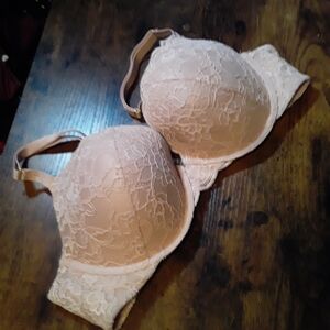 Like New Joyspun 38B Creamy Beige Beautiful Sexy Padded underwire Gorgeous Push